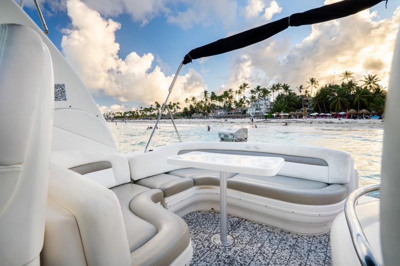 Sea Ray 340 deck seating at golden hour off a Bávaro beach